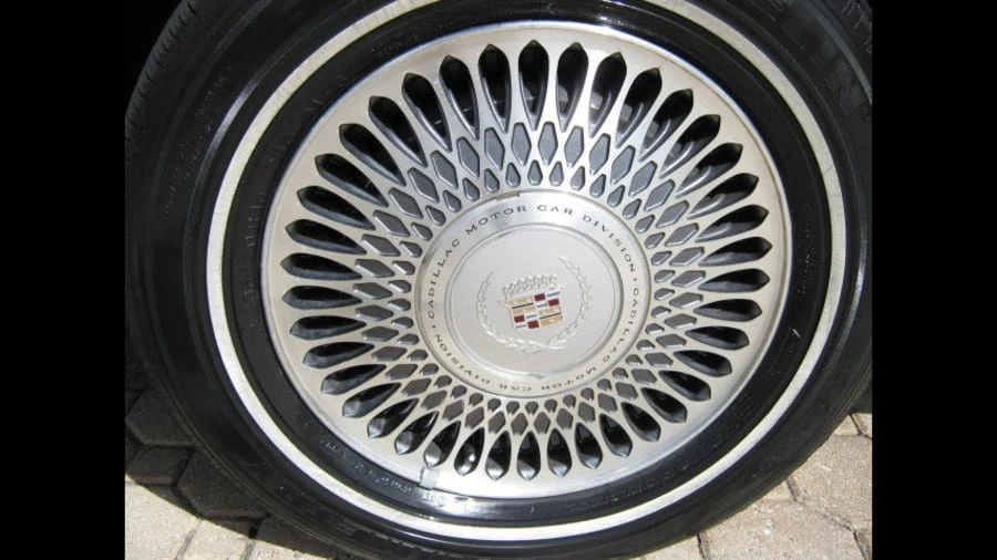 1991 Cadillac Fleetwood - Image 19 of 20