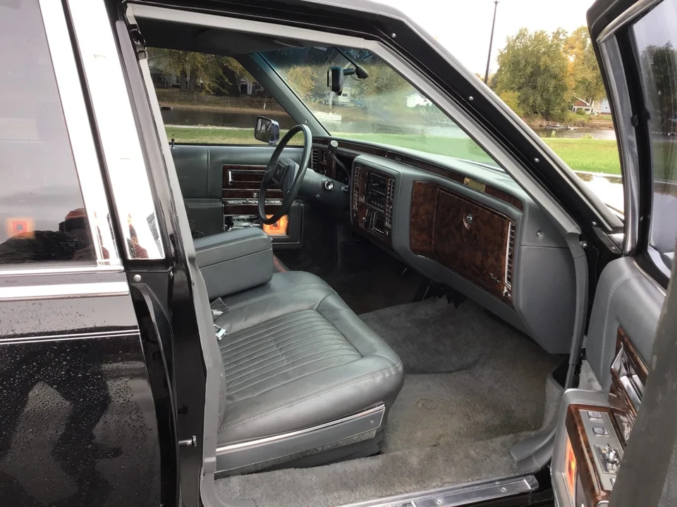 1991 Cadillac Fleetwood - Image 16 of 21