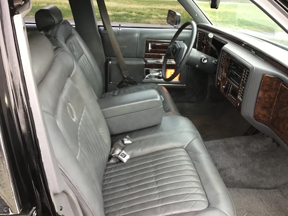 1991 Cadillac Fleetwood - Image 17 of 21