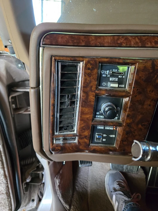1991 Cadillac Fleetwood - Image 10 of 21