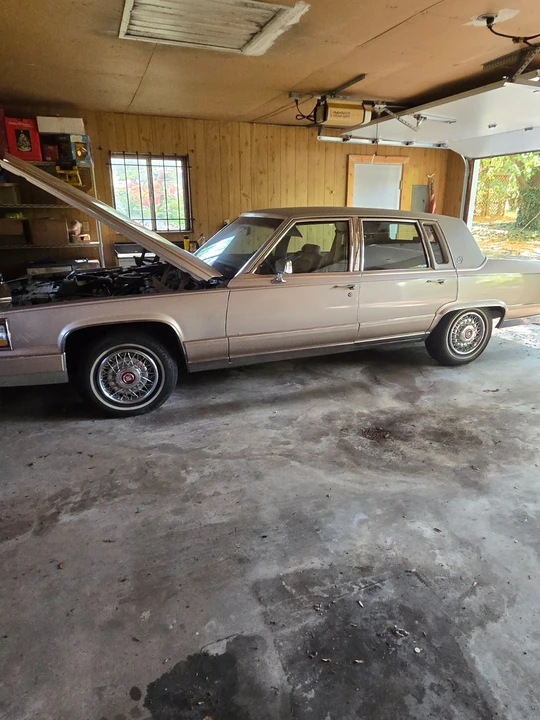 1991 Cadillac Fleetwood - Image 9 of 21
