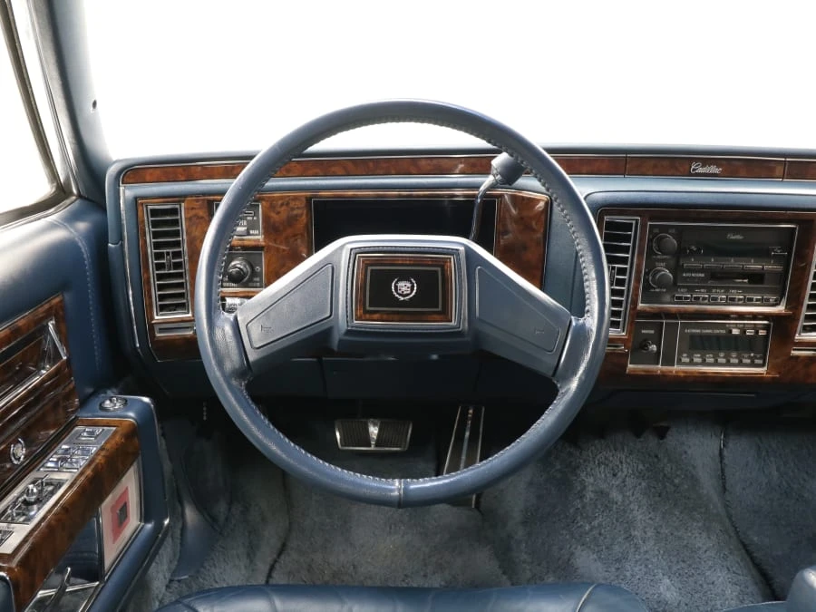 1991 Cadillac Brougham - Image 29 of 31