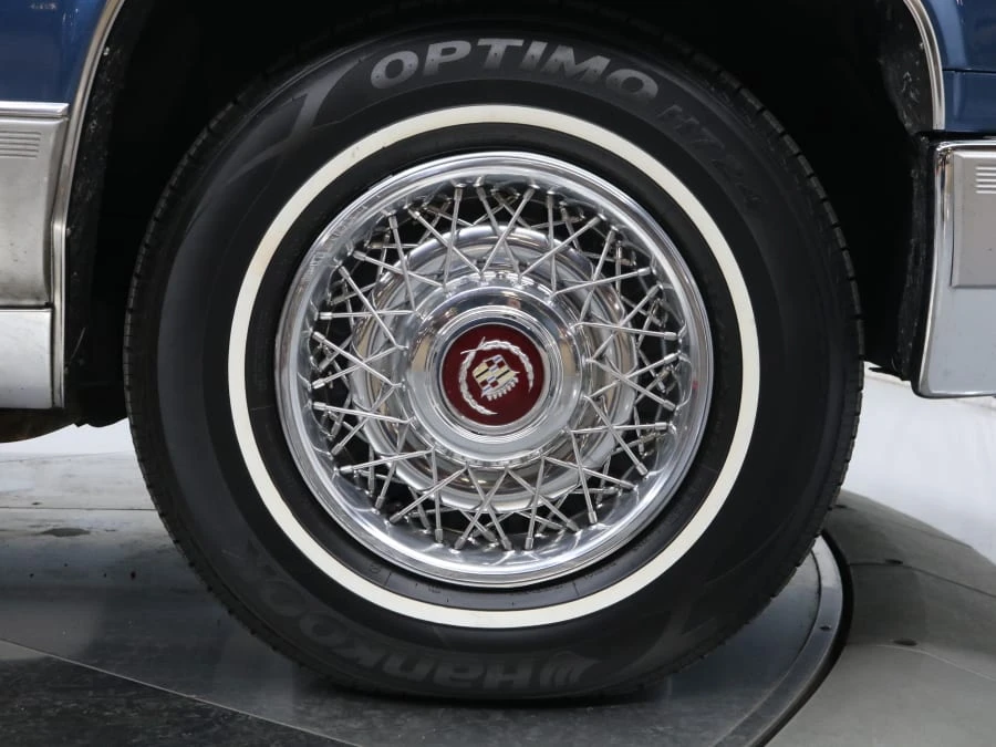 1991 Cadillac Brougham - Image 13 of 31