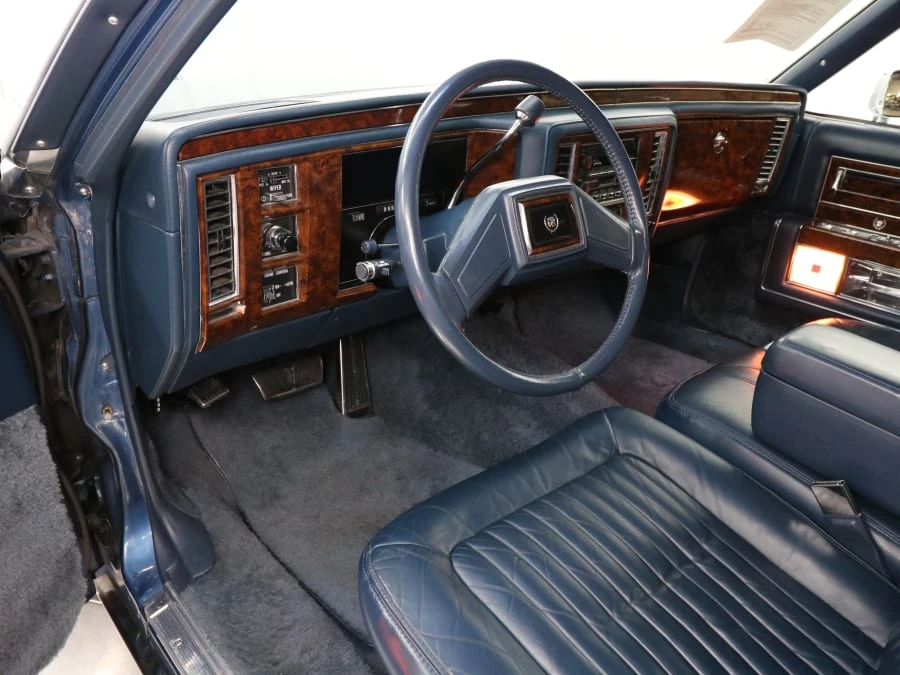 1991 Cadillac Brougham - Image 25 of 31