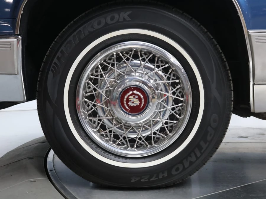 1991 Cadillac Brougham - Image 12 of 31