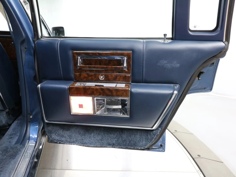 1991 Cadillac Brougham - Image 30 of 31