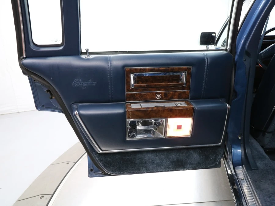 1991 Cadillac Brougham - Image 27 of 31