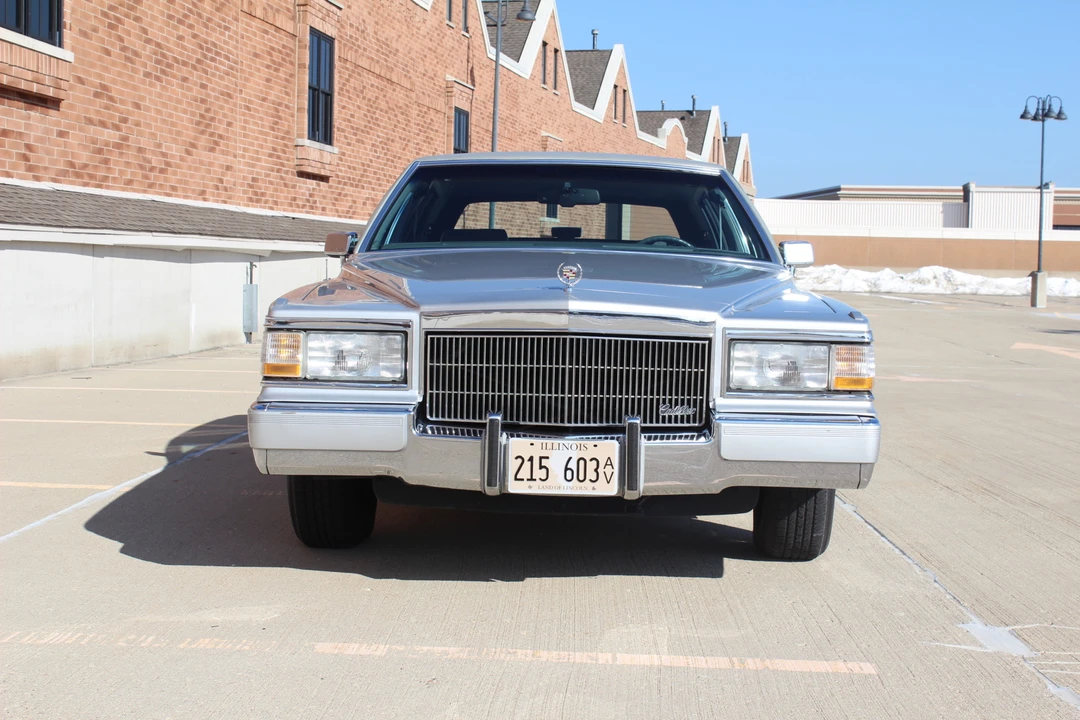 1991 Cadillac Fleetwood - Image 7 of 31