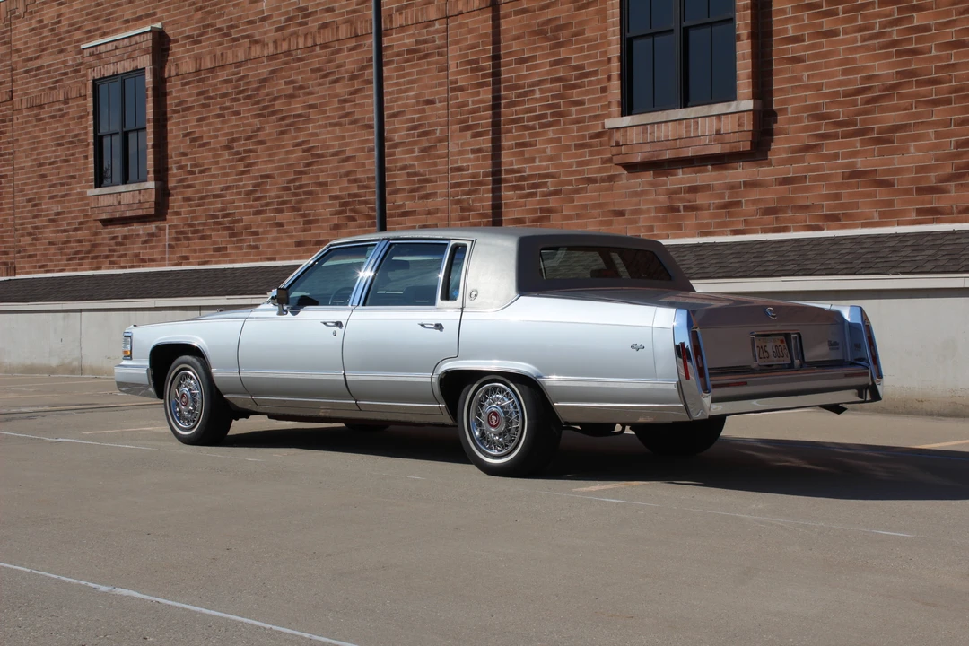 1991 Cadillac Fleetwood - Image 22 of 31