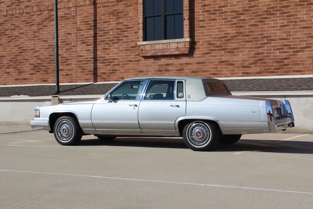 1991 Cadillac Fleetwood - Image 23 of 31