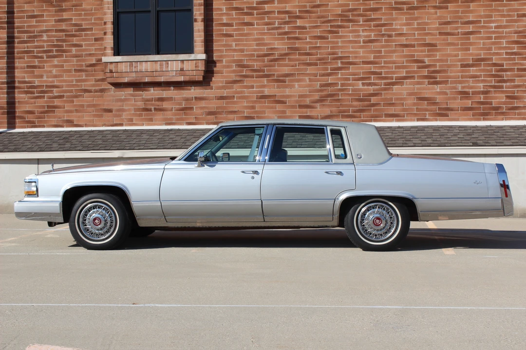 1991 Cadillac Fleetwood - Image 24 of 31