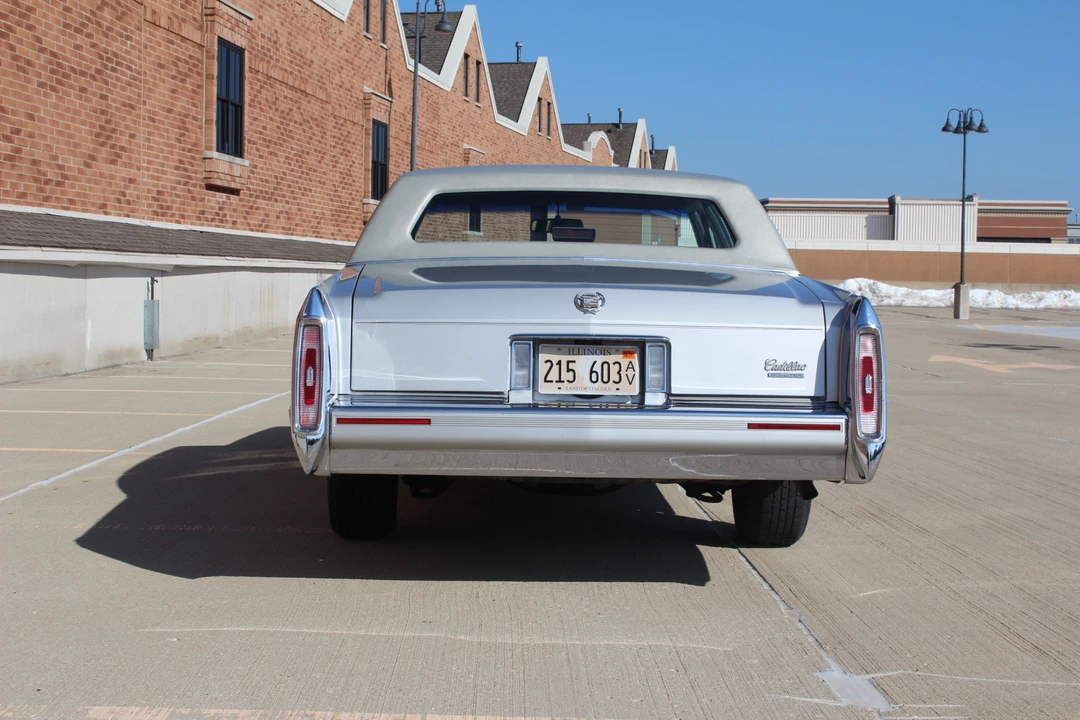 1991 Cadillac Fleetwood - Image 19 of 31