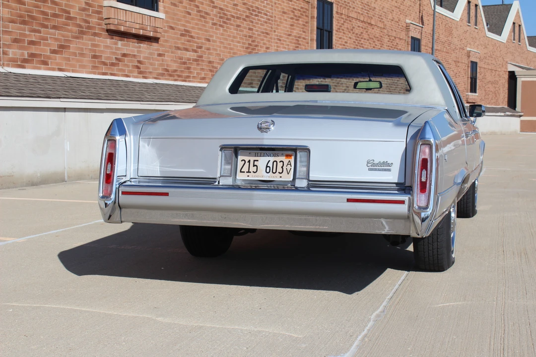 1991 Cadillac Fleetwood - Image 18 of 31