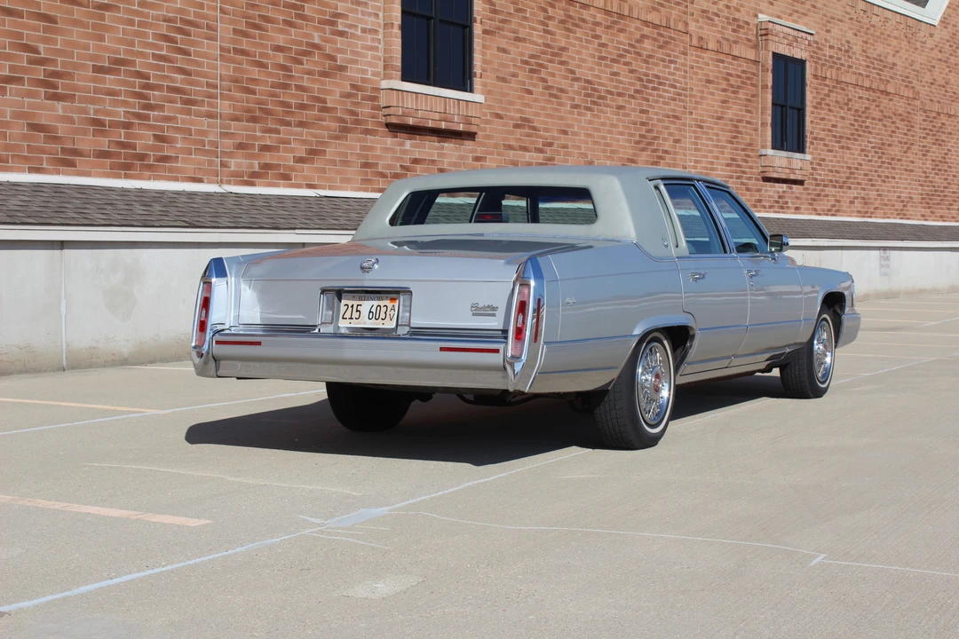 1991 Cadillac Fleetwood - Image 17 of 31