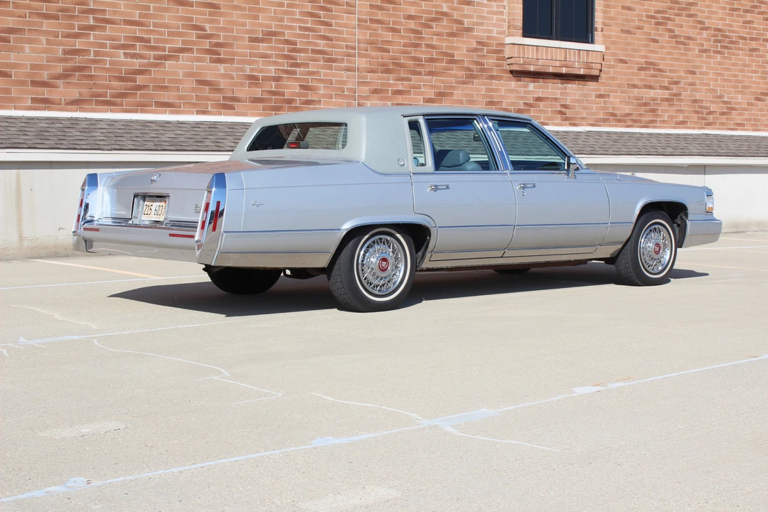 1991 Cadillac Fleetwood - Image 16 of 31
