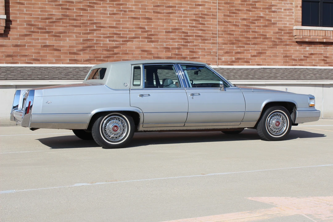 1991 Cadillac Fleetwood - Image 15 of 31