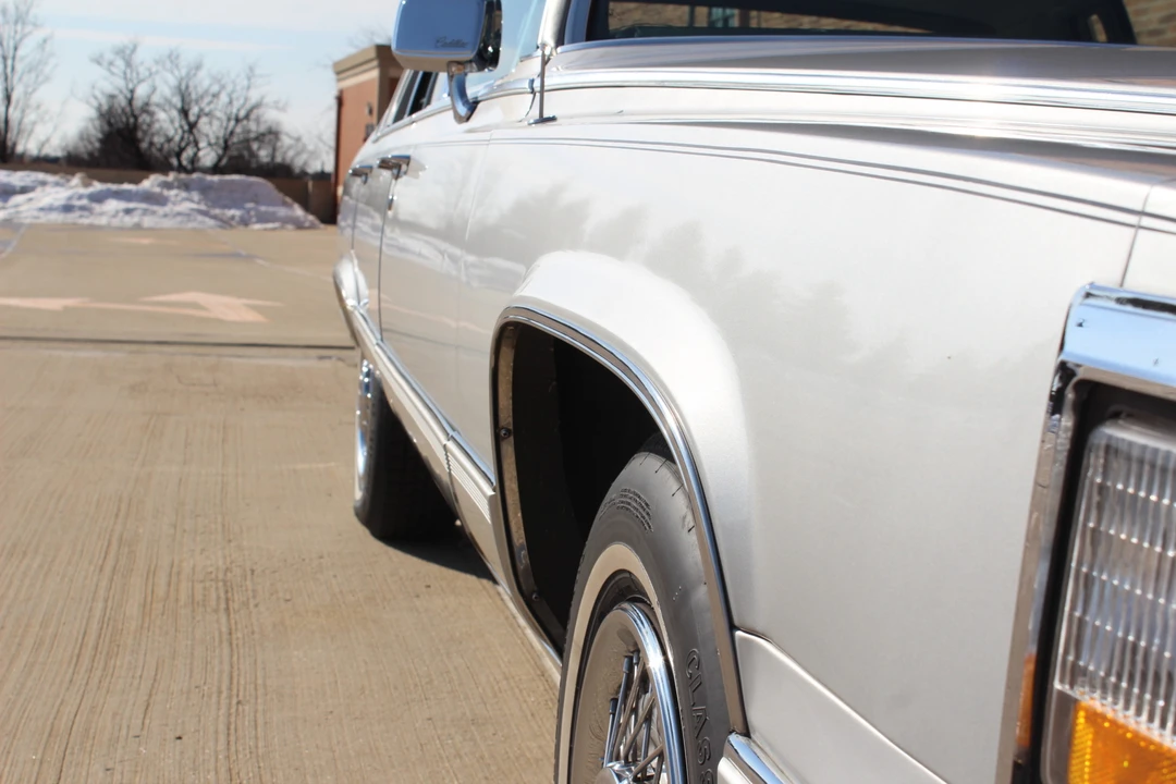 1991 Cadillac Fleetwood - Image 25 of 31
