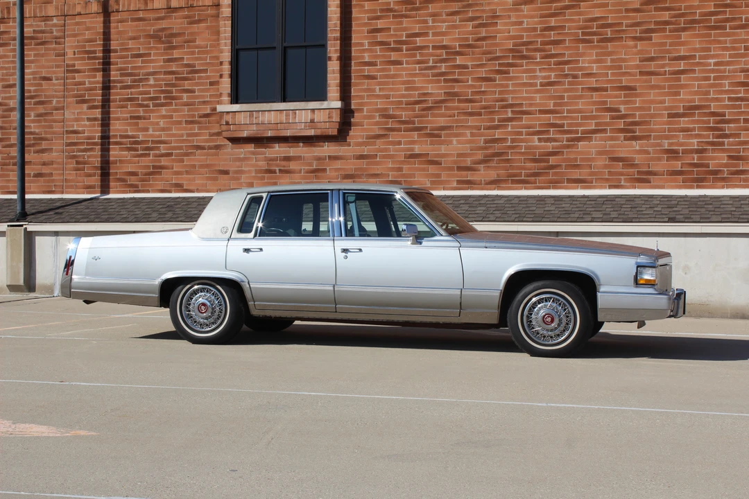 1991 Cadillac Fleetwood - Image 13 of 31