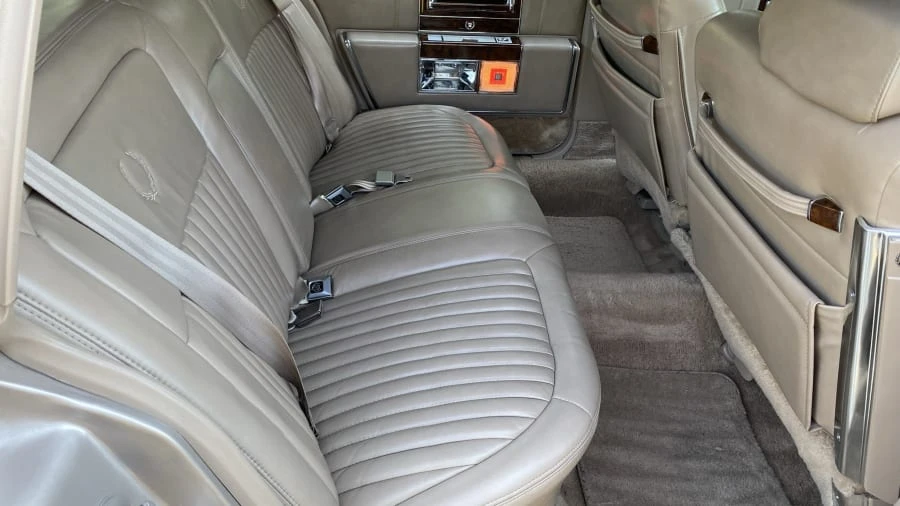 1991 Cadillac Brougham - Image 4 of 8