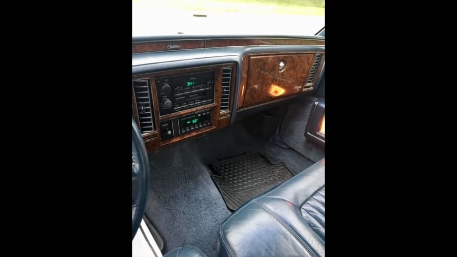1991 Cadillac Brougham - Image 4 of 8