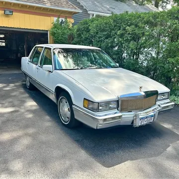 1991 Cadillac Fleetwood Sedan 4D