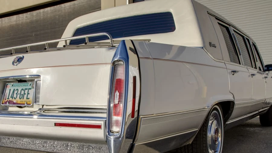 1991 Cadillac Brougham - Image 10 of 13