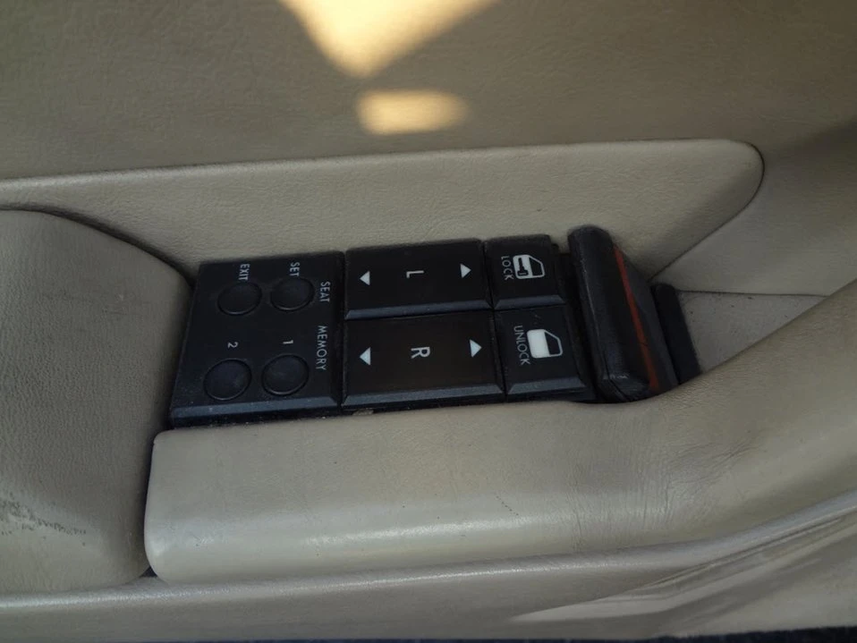 1991 Cadillac Allante - Image 12 of 16