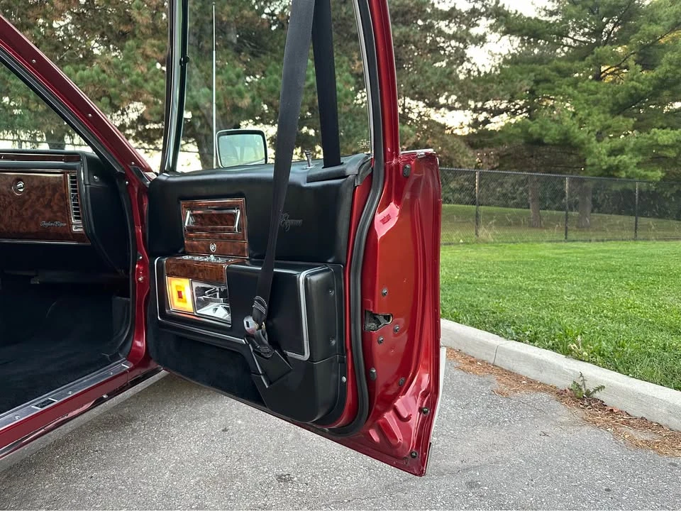 1991 Cadillac Brougham - Image 11 of 17