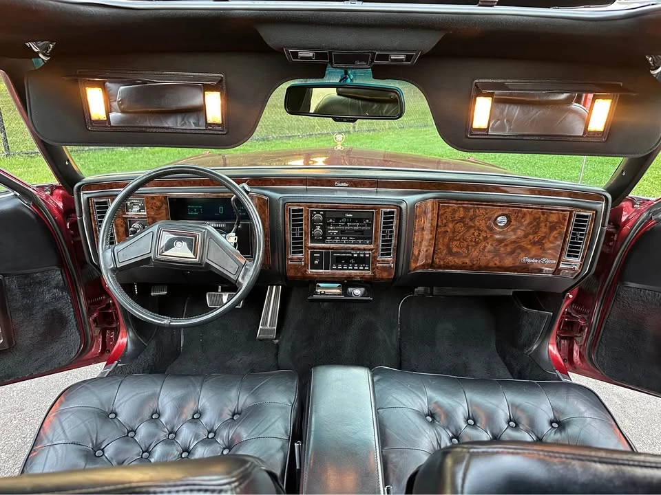 1991 Cadillac Brougham - Image 15 of 17