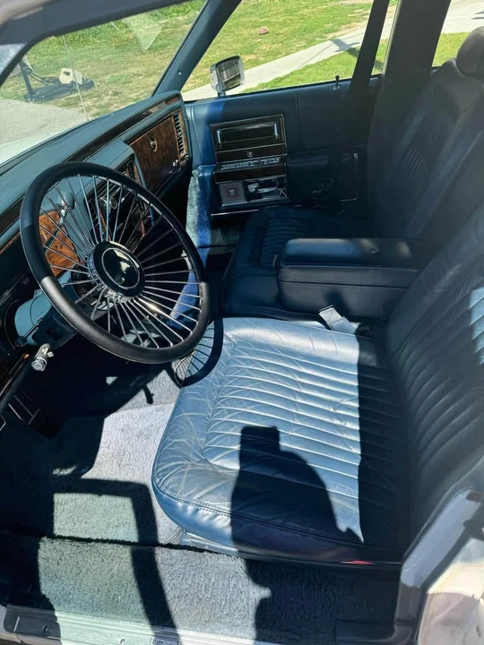 1991 Cadillac Brougham - Image 2 of 15