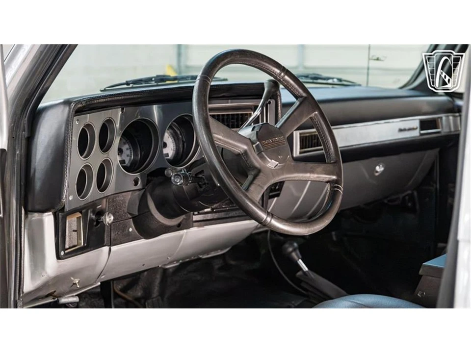 1991 Chevrolet K5 Blazer 2nd Gen - Image 11 of 31