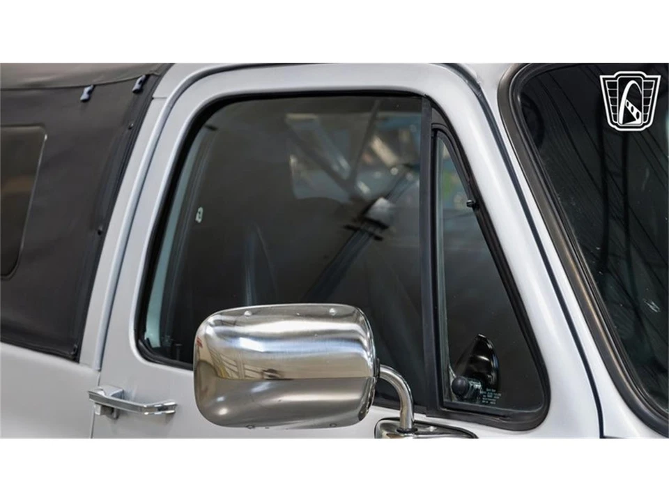 1991 Chevrolet K5 Blazer 2nd Gen - Image 27 of 31