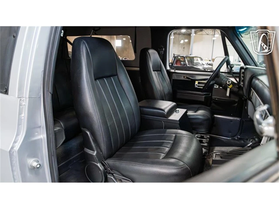 1991 Chevrolet K5 Blazer 2nd Gen - Image 17 of 31