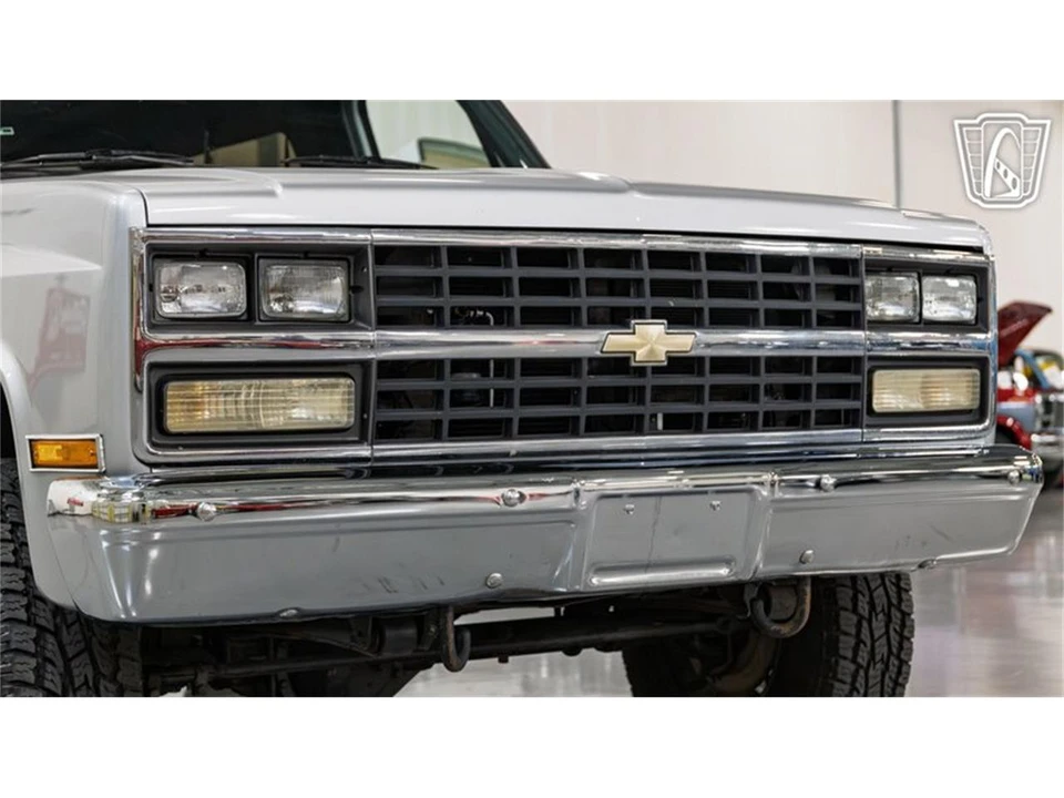 1991 Chevrolet K5 Blazer 2nd Gen - Image 8 of 31