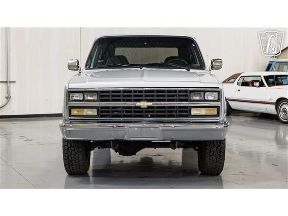 1991 Chevrolet K5 Blazer 2nd Gen - Image 3 of 31