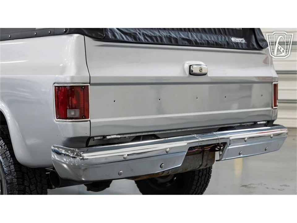1991 Chevrolet K5 Blazer 2nd Gen - Image 9 of 31