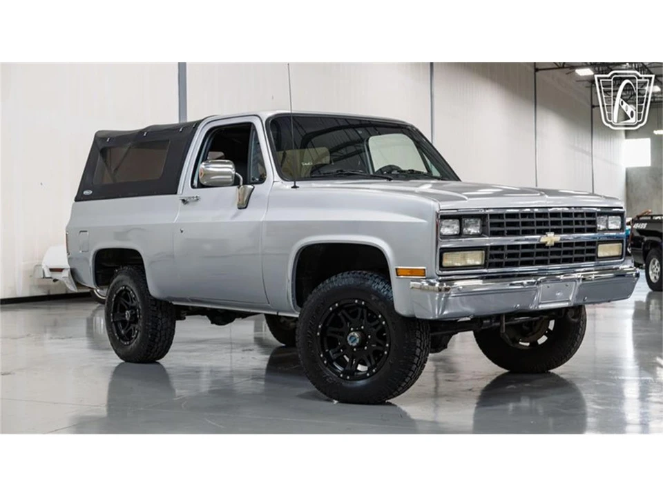 1991 Chevrolet K5 Blazer 2nd Gen - Image 4 of 31