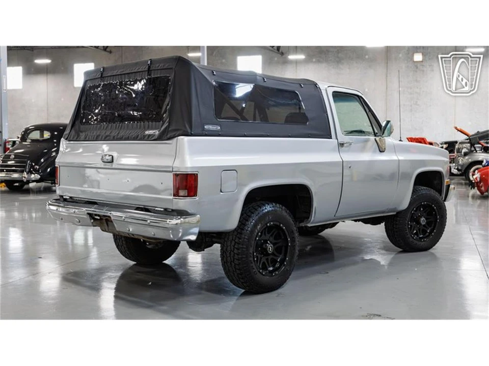 1991 Chevrolet K5 Blazer 2nd Gen - Image 5 of 31
