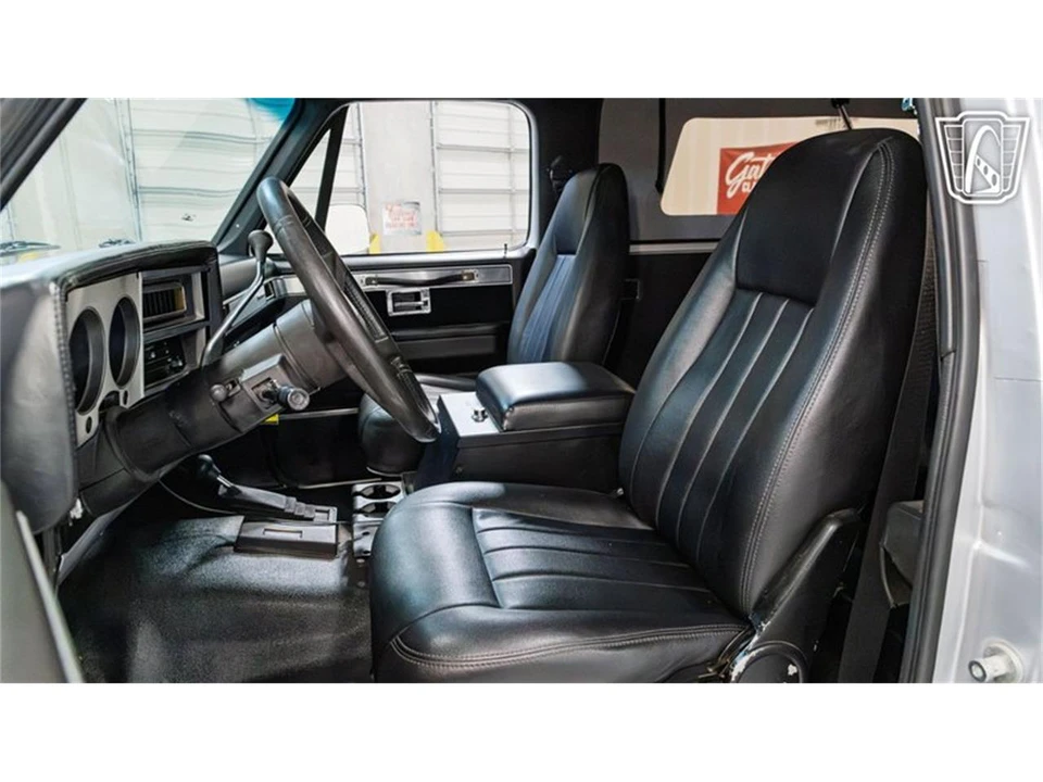 1991 Chevrolet K5 Blazer 2nd Gen - Image 10 of 31