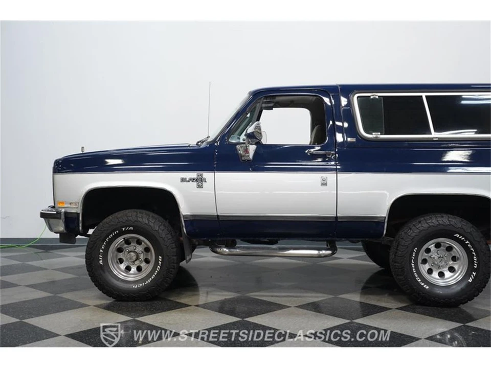 1991 Chevrolet K5 Blazer 2nd Gen - Image 19 of 31