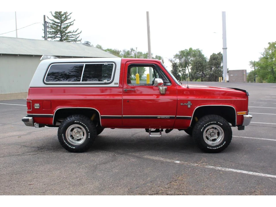 1991 Chevrolet K5 Blazer 2nd Gen - Image 3 of 31