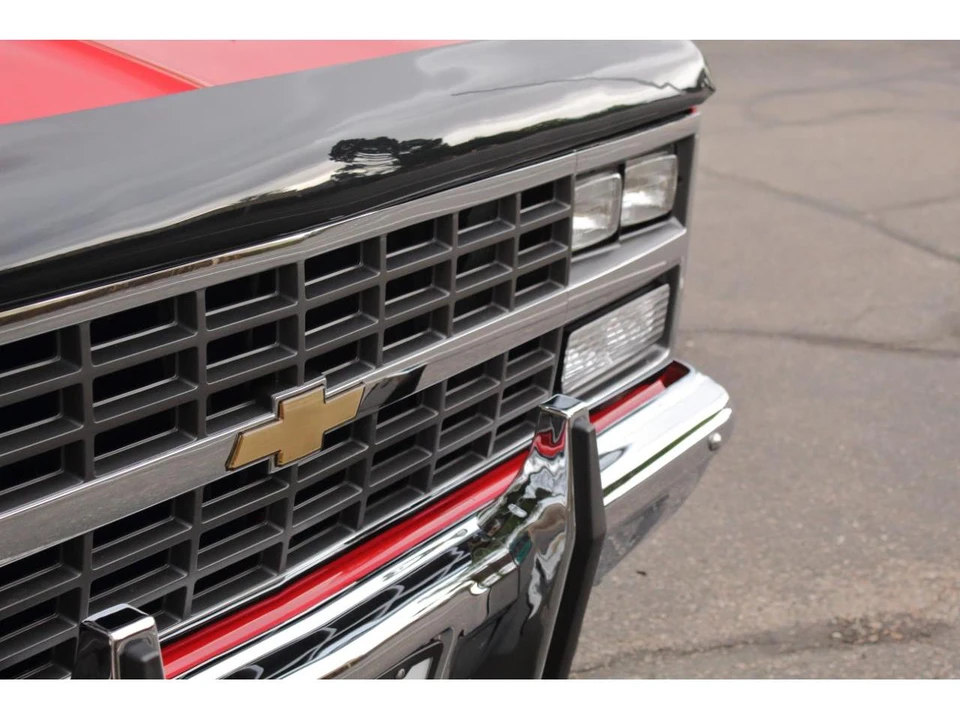 1991 Chevrolet K5 Blazer 2nd Gen - Image 9 of 31