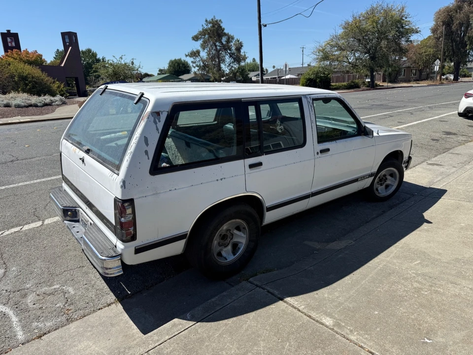 1991 Chevrolet K5 Blazer 2nd Gen - Image 2 of 16