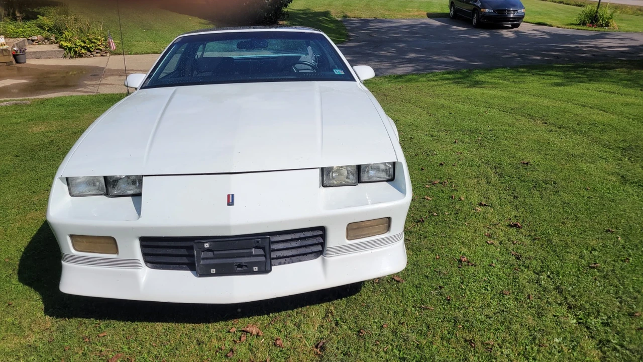 1991 Chevrolet Camaro 3rd Gen - Image 5 of 13