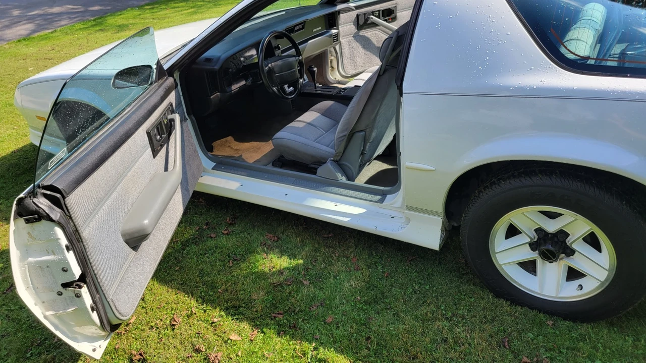 1991 Chevrolet Camaro 3rd Gen - Image 2 of 13