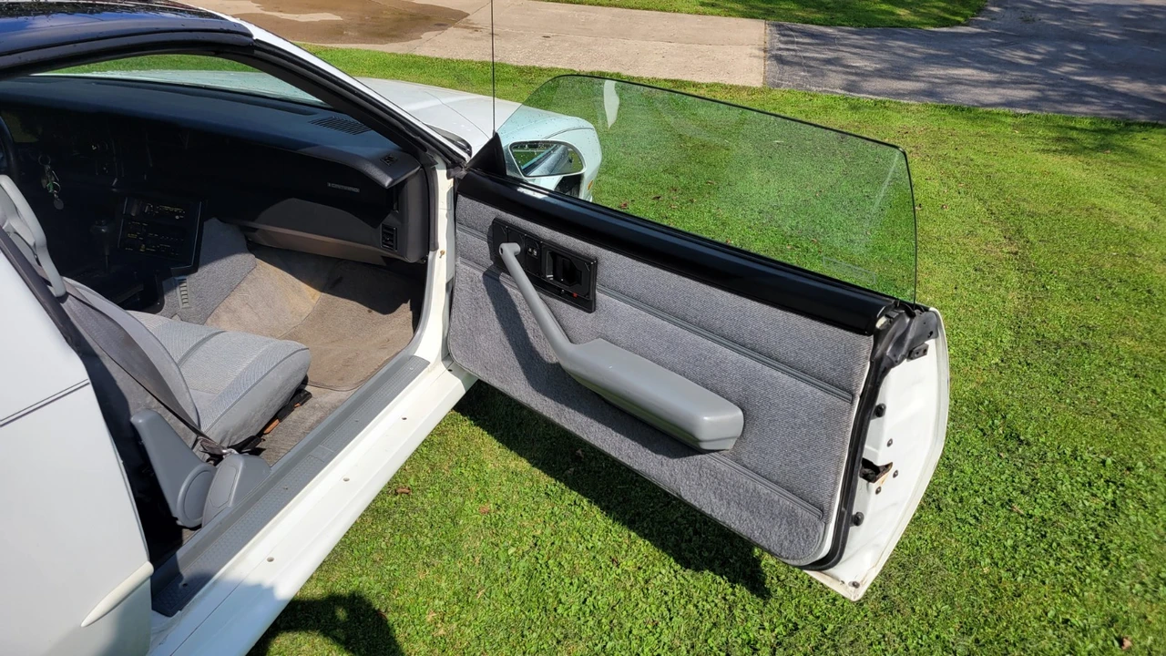 1991 Chevrolet Camaro 3rd Gen - Image 9 of 13