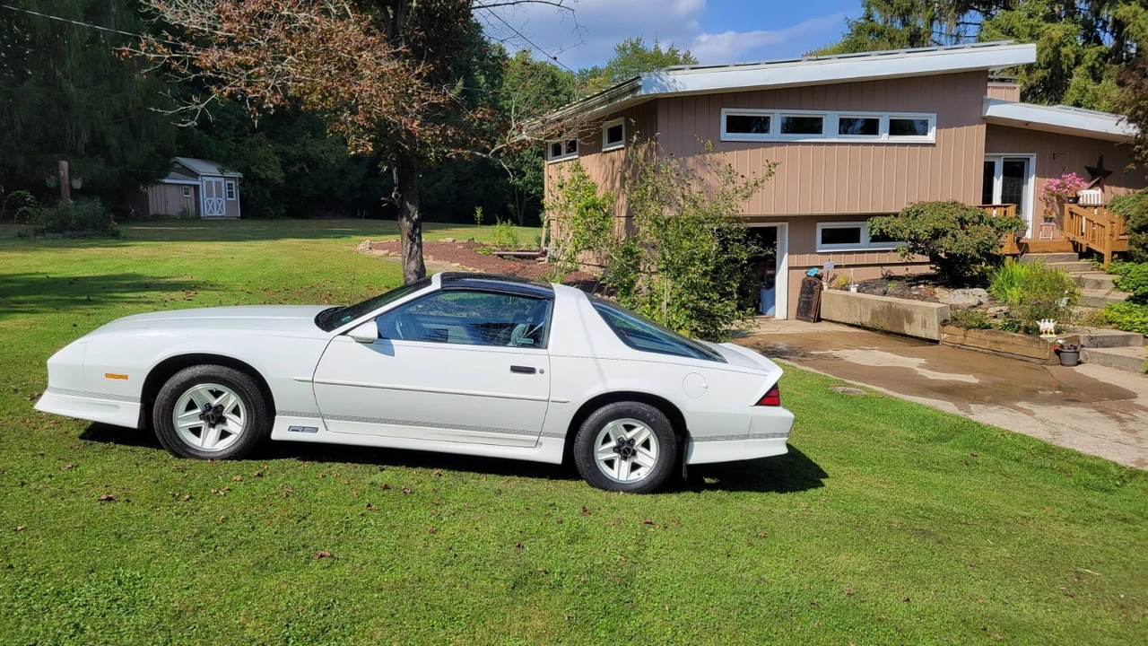 1991 Chevrolet Camaro 3rd Gen - Image 6 of 13