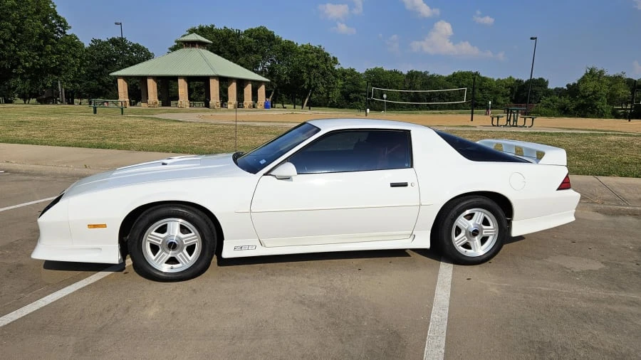 1991 Chevrolet Camaro IROC-Z & Z28 3rd Gen - Image 2 of 20