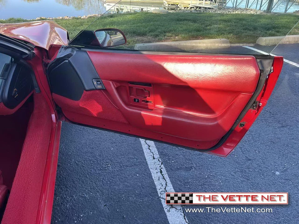1991 Chevrolet Corvette C4 - Image 25 of 31