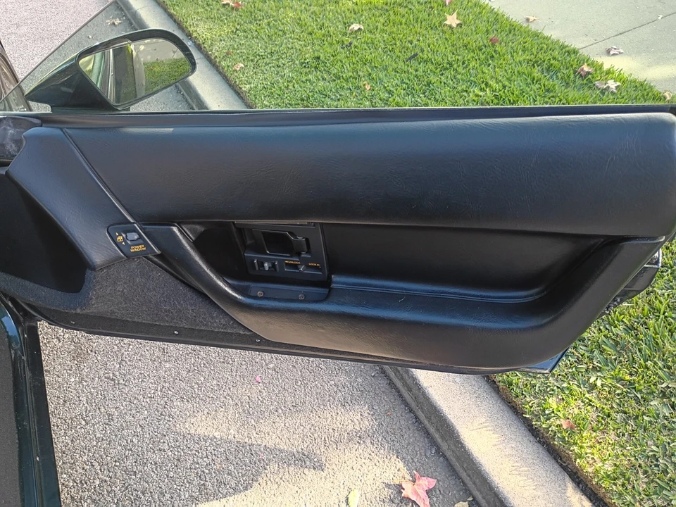1991 Chevrolet Corvette C4 - Image 14 of 21